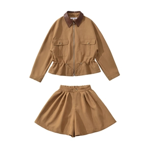 Women's 2-piece autumn set with drawstring waist jacket and pleated shorts in camel