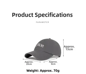 Dettaglio cappello da baseball grigio scuro con dimensioni del ricamo e peso 70g