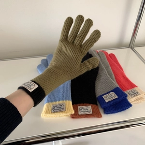 Contrast knit touchscreen gloves for winter in various stylish color combinations