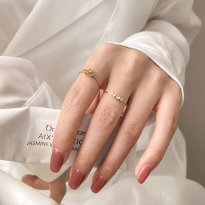 Delicate gold rings with rhinestone clover and teardrop motifs for elegant stacking