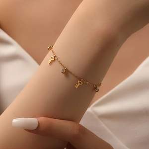 Bracelet À Pendentif En Acier Inoxydable Avec Breloques En Zircon Bijoux De Mode Élégants Pour Femmes