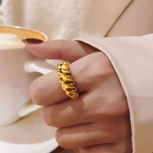 Elegant 18k gold croissant dome ring featuring a twisted spiral pattern for women