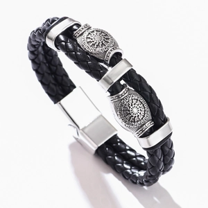 Bracciale da uomo in pelle nera intrecciata con rune vichinghe argentate e chiusura magnetica