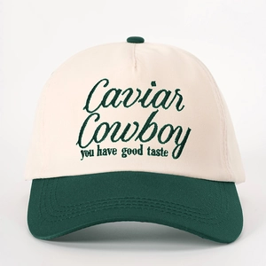 Casquette de baseball bicolore beige et verte avec broderie Caviar Cowboy, vue de face