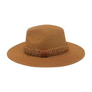 Chapeau de paille français minimaliste à bord plat avec patch en cuir pour protection solaire