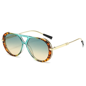 Classic double bridge oversized sunglasses with tortoiseshell frame and gradient lenses