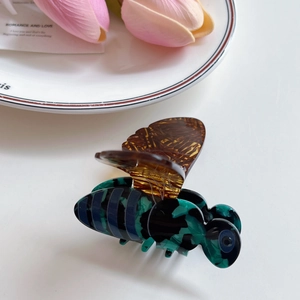Pince à cheveux abeille en acétate marbre vert foncé et motif écaille de tortue