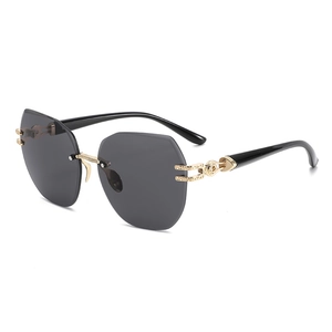 Lunettes de soleil sans monture à verres polygonaux et détails de clé grecque