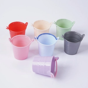 Mini cubos coloridos de plástico con asas para decoración de micropaisajes de muñecas