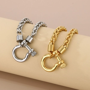 U-shaped horseshoe clasp wheat chain necklace in gold and silver stainless steel