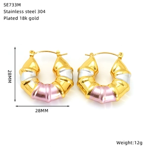 Technical view of 28mm 18k gold plated stainless steel hoop earrings with size and weight specs