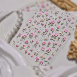 Adesivi per unghie 3D con rose rosa, farfalle e dettagli in perle dallo stile retrò