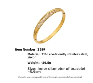 Détails du bracelet en acier doré avec zircons, diamètre intérieur 5,9 cm et poids 26,5 g