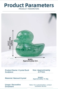 Macro view of green aventurine duck carving with dimensions 2.5x3cm and 15-20g weight