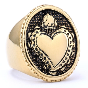 Men's retro gold-plated oval ring with central smooth heart and black relief texture
