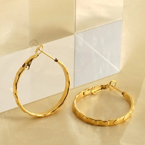 Orecchini a cerchio minimalisti in acciaio inossidabile placcato oro 18k con cuori