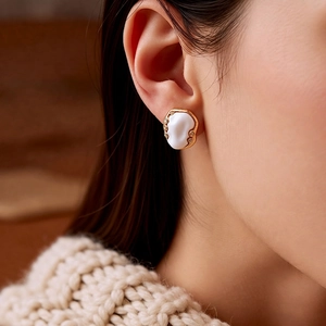 Elegant vintage oval pleated earrings with white resin and gold metal for women