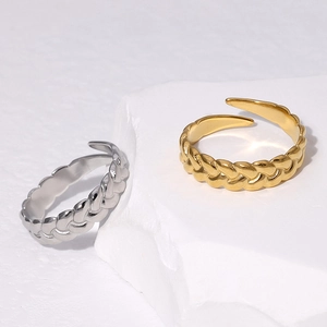 Bagues minimalistes en acier titane maillon de chaîne, finitions or et argent sur pierre