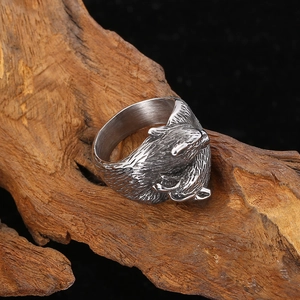 Vintage double wolf head ring in stainless steel with a rustic Nordic viking design