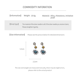 Detailed infographic showing size 5.4x2.2cm and 10.6g weight for vintage heart earrings