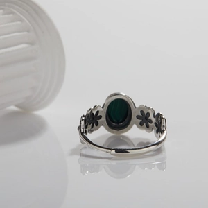 Vintage S925 sterling silver ring with oval malachite stone and floral pattern
