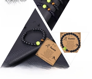 Vue détaillée du bracelet de tennis avec perles en agate noire et pierre d'œil de tigre
