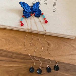 Pince à cheveux papillon brodée bleue avec frange dorée et perles au style chinois