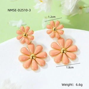 Detail view of double-layered orange daisy earrings in gold finish, sizes 1.2cm and 1.8cm