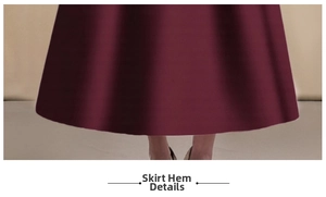 Gros plan sur l'ourlet de la robe en satin bordeaux montrant le tissu et les coutures