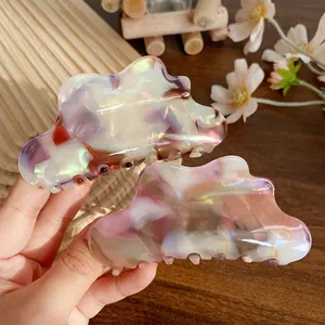 Cloud-shaped acetate hair claws with marble texture in pink and cream finish
