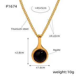 Détails du collier en acier titane avec pendentif agate incluant longueur et dimensions