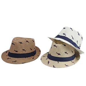 Cappelli di paglia per adulti e bambini con motivi di squali e nastri decorativi