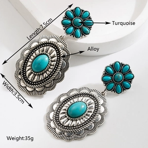 Vue détaillée des boucles d'oreilles bohèmes en turquoise montrant dimensions et alliage