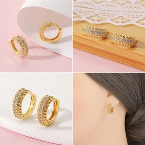 Detalle de aros bañados en oro de 18K con circonitas brillantes y bordes con cuentas