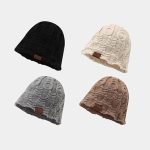 Women Knitted Beanie Hat Soft Acrylic Cable Knit Winter Warm Outdoor Retro Style With Leather Patch