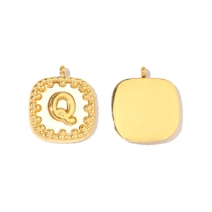 Ciondolo quadrato lettera Q in acciaio inossidabile placcato oro 14k con bordo a perline