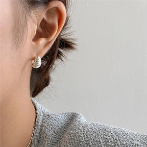 S925 Sterling Silver Textured Hoop Earrings with Minimalist Croissant Swirl Design