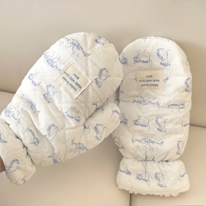 Quilted floral cotton winter gloves featuring cute blue cat pattern and warm lining