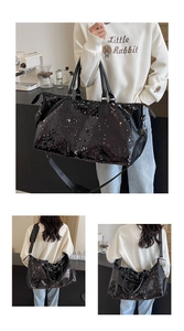 Detalle de bolsa de viaje con lentejuelas negras, textura brillante y correa ajustable