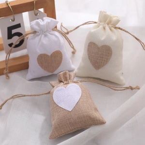Linen Burlap Drawstring Gift Bag With Heart Applique For Christmas Candy Jewelry Packaging Small Pouch