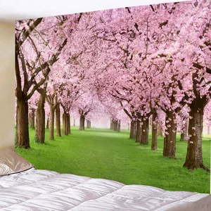 Detail eines Wandteppichs für Schlafzimmer mit hochauflösendem Kirschblütenwald-Druck