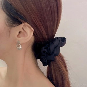 Minimalist S925 sterling silver interlocking geometric hoop earrings on model