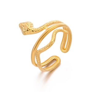 Bague serpent élégante en acier inoxydable plaqué or 18 carats avec détails de textures