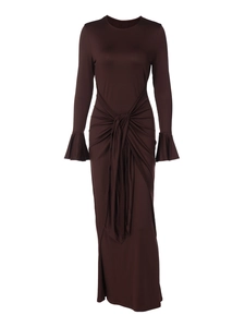 Robe longue chocolat avec manches évasées et détail torsadé élégant à la taille