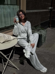 Completo felpa con cappuccio oversize grigio chiaro con zip e pantaloni sportivi larghi