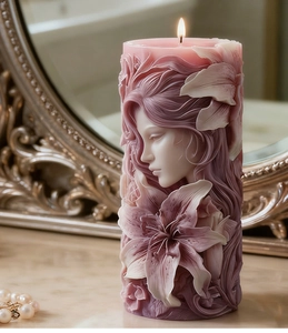 Detalle del molde de vela con un delicado rostro femenino floral y luz ambiental suave