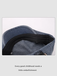 Détails de l'intérieur du béret en denim pour enfant avec bandeau et coutures soignées