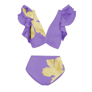 Dettaglio bikini lilla a fiori con spalline a balze e mutandina a vita alta