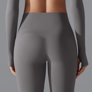 Detail der nahtlosen Leggings mit hoher Taille und V-Naht für einen Push-up-Effekt