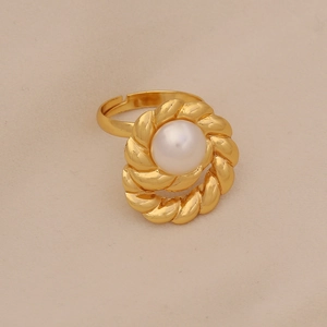 Detailed view of an adjustable gold pearl ring featuring a twisted rope frame design